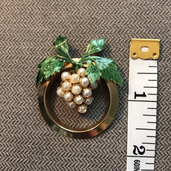 Sandor Pearl Fruit Brooch With Matching Grape Cluster Clip On Vintage Earrings - Picture 5 of 13